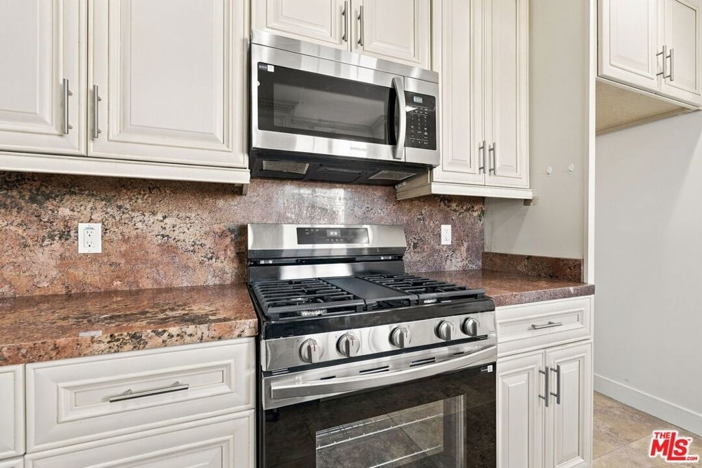 10551 Blucher Avenue - Photo 9