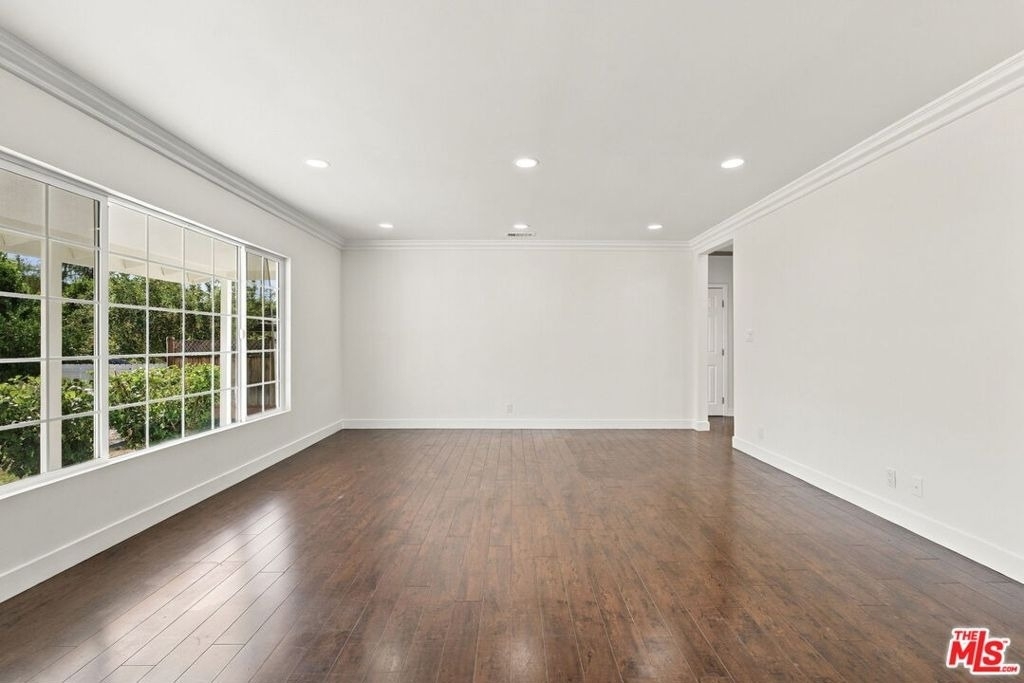10551 Blucher Avenue - Photo 5