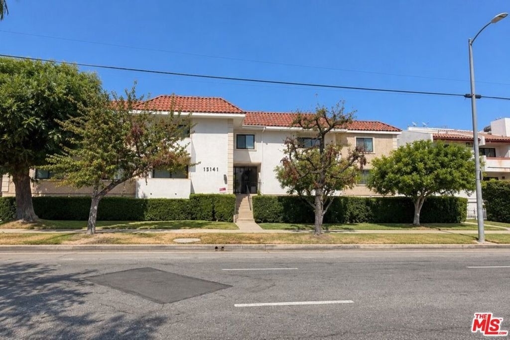 15141 Burbank Boulevard - Photo 10
