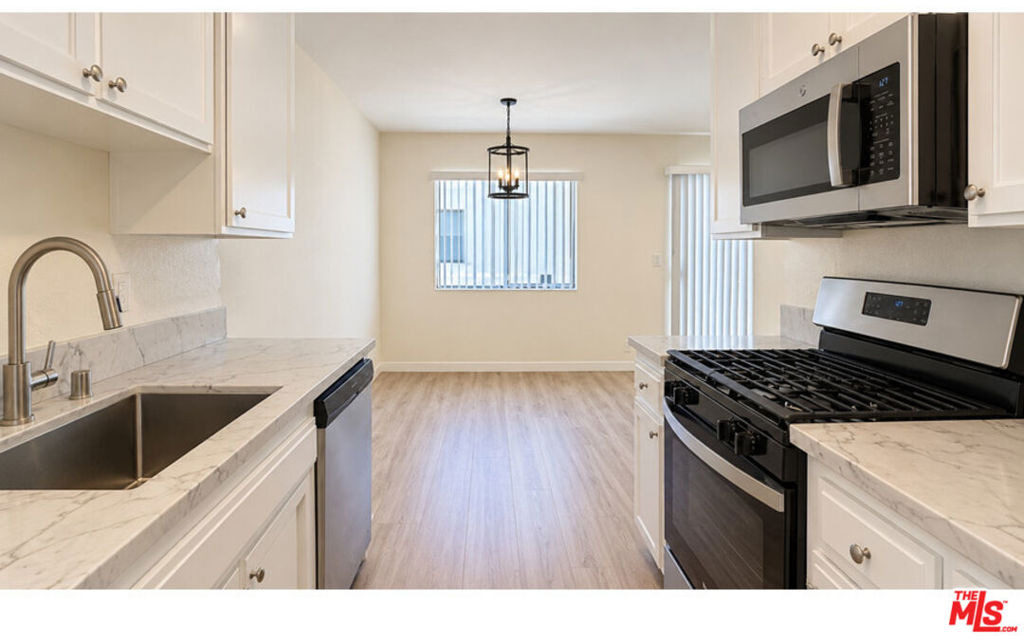15141 Burbank Boulevard - Photo 2
