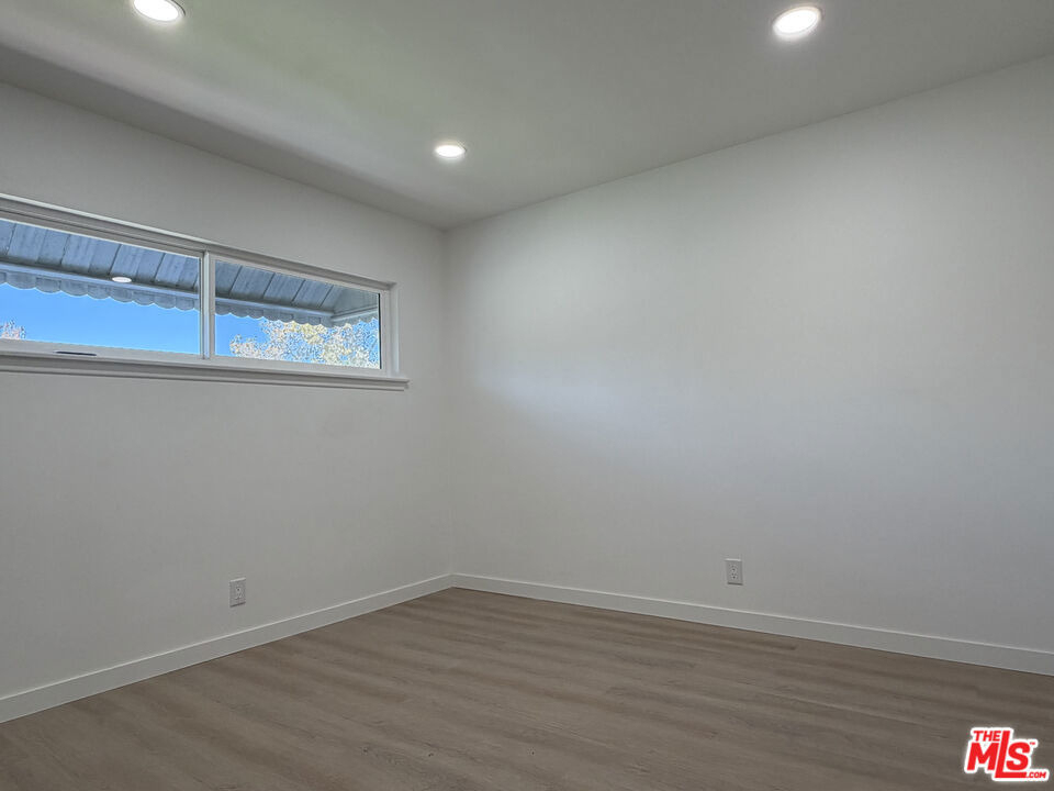 11500 Riverside Drive - Photo 7