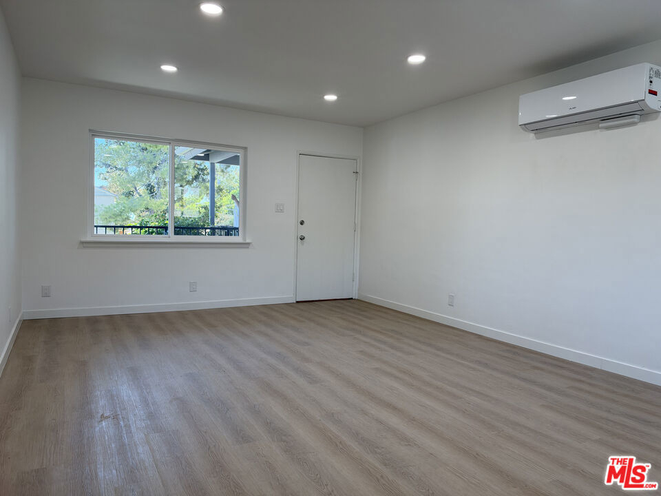 11500 Riverside Drive - Photo 4