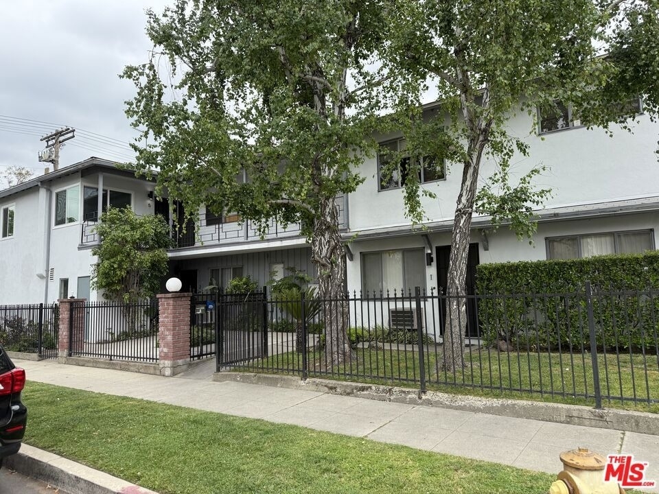 11500 Riverside Drive - Photo 1