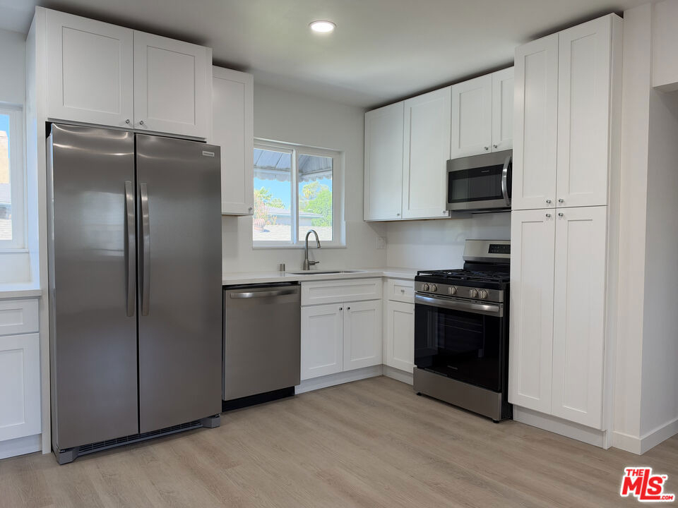 11500 Riverside Drive - Photo 2