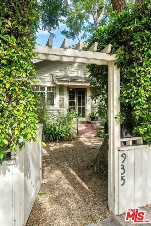 935 Palms Boulevard - Photo 2