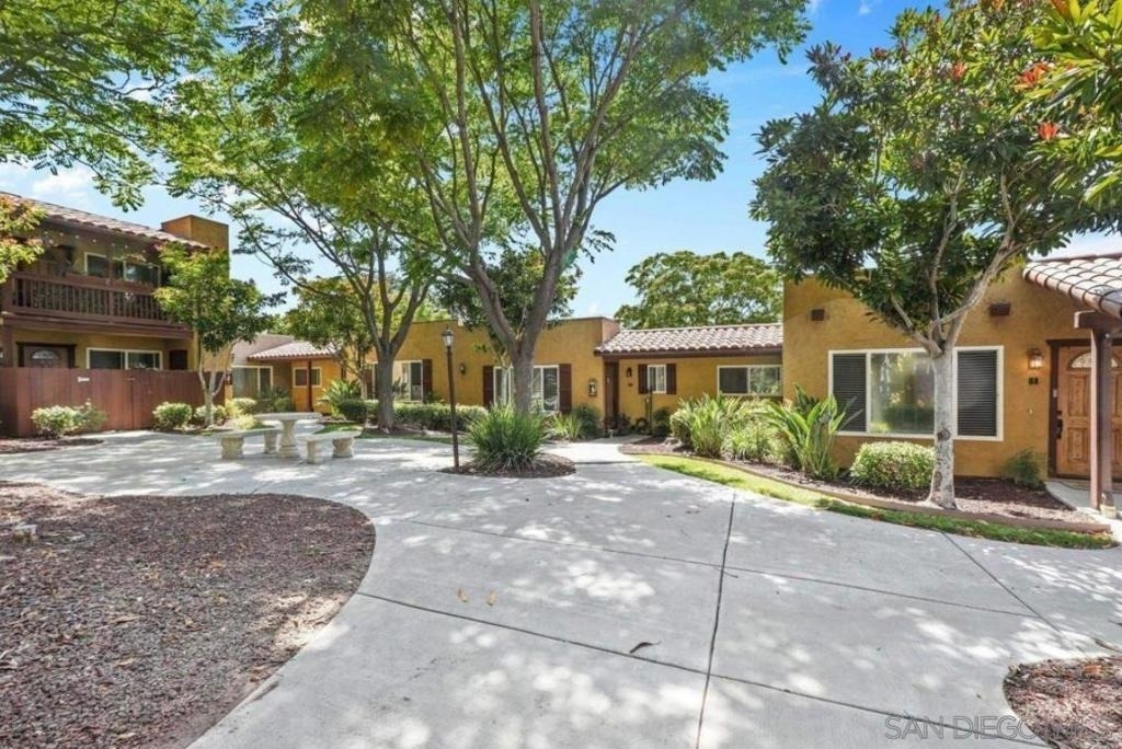 1000 Estes Street - Photo 1