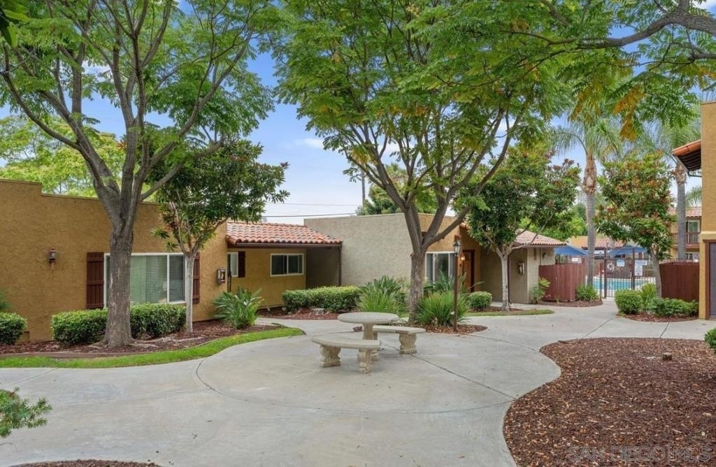1000 Estes Street - Photo 8