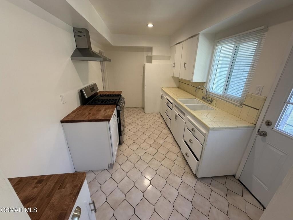 6555 Hazeltine Avenue - Photo 3
