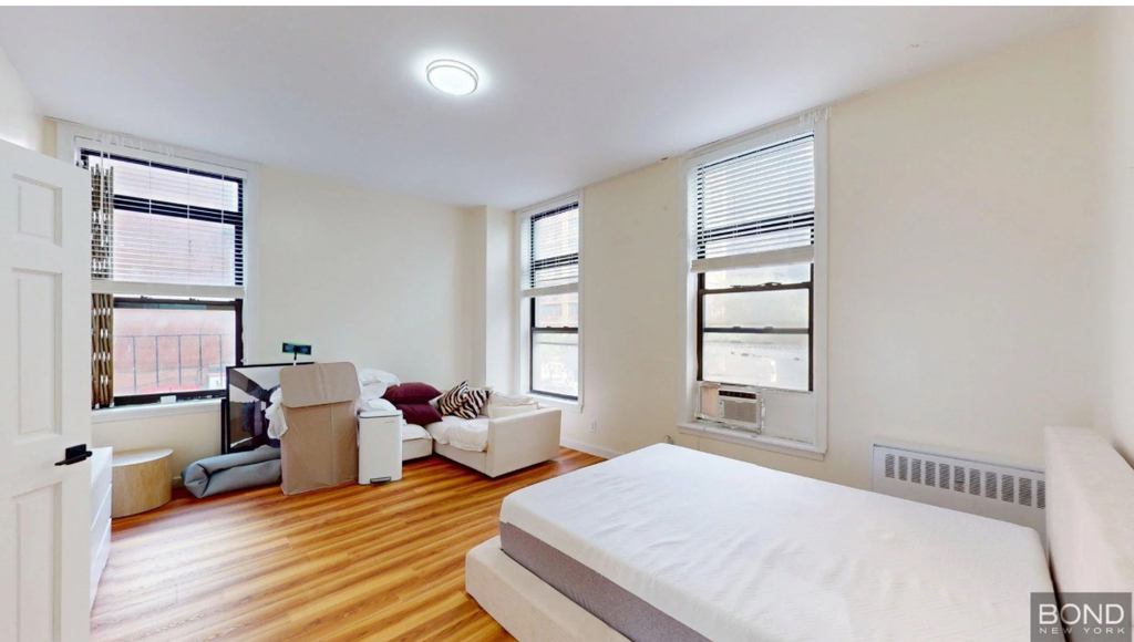 East 45th Street - Photo 0