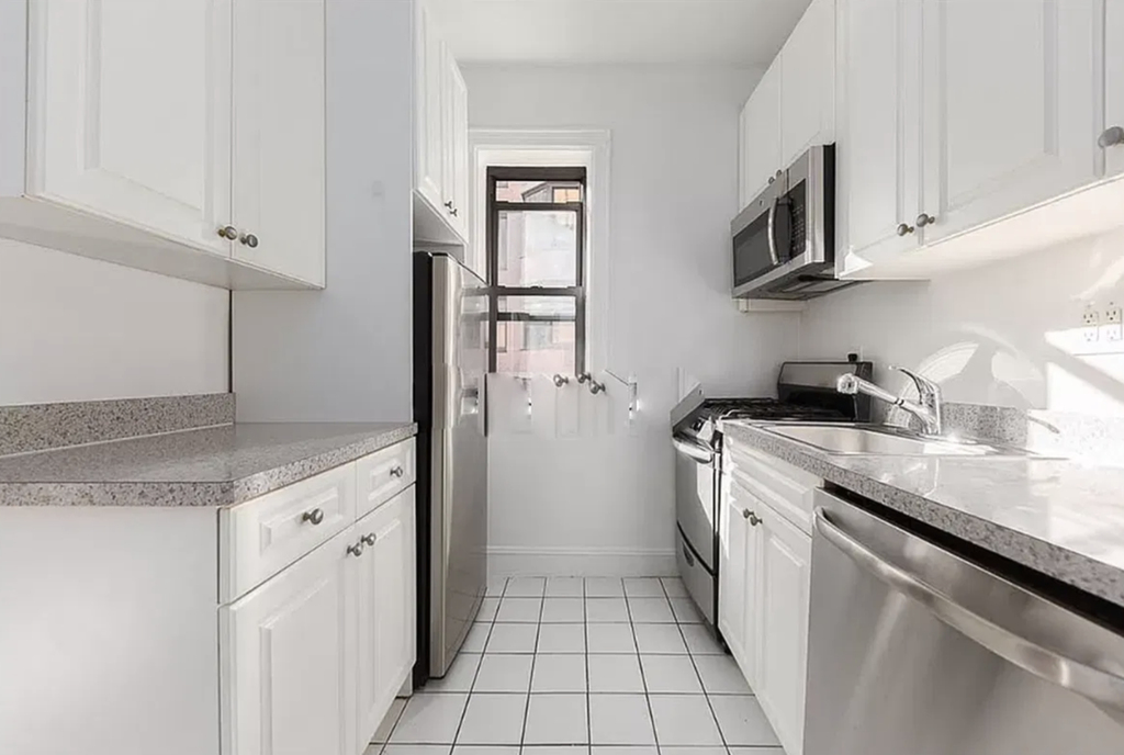  East 38th Street - Photo 3