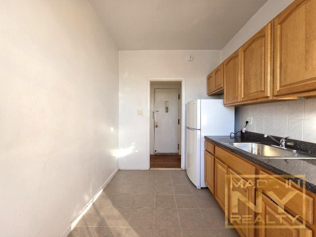 121-06 109th Ave - Photo 1