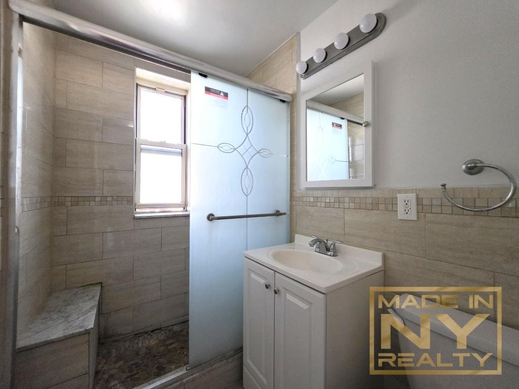 189-14 Crocheron Ave - Photo 4