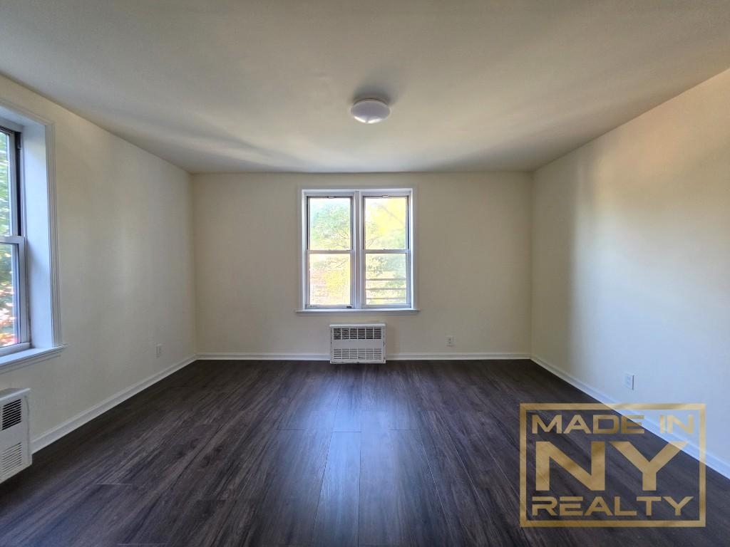 189-14 Crocheron Ave - Photo 2