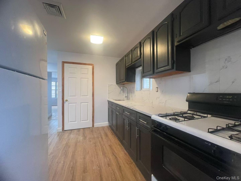 14916 Barclay Avenue - Photo 8
