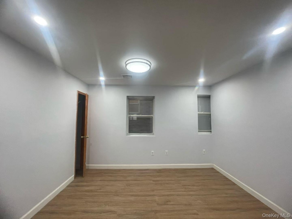 14916 Barclay Avenue - Photo 1