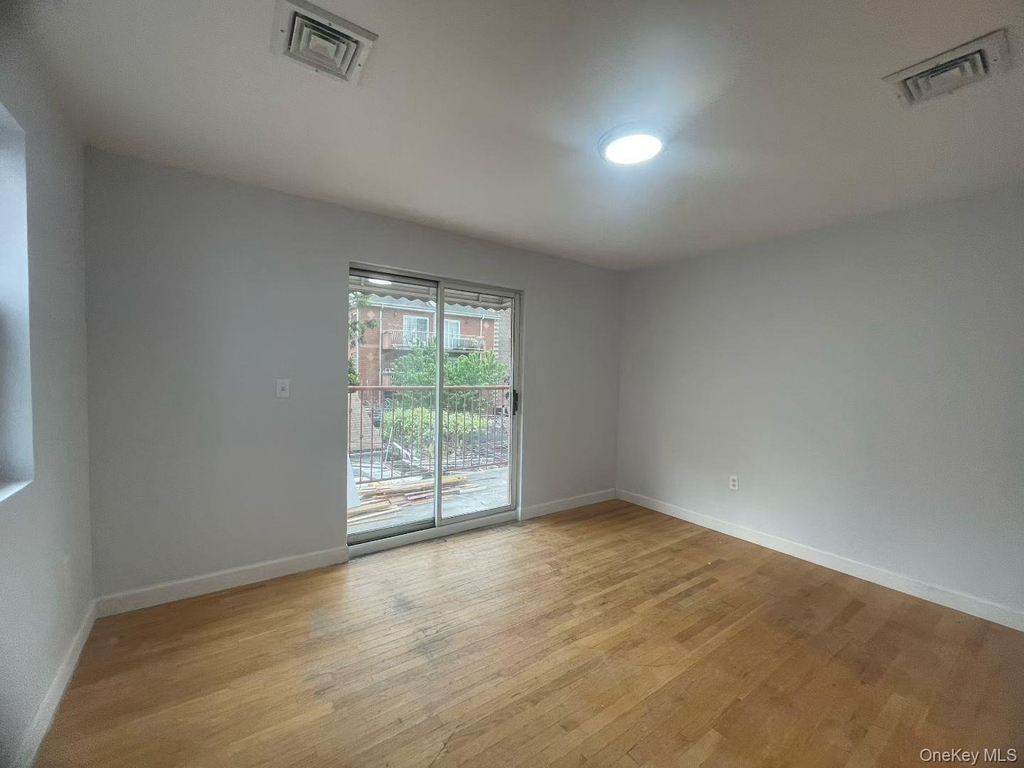 14916 Barclay Avenue - Photo 7