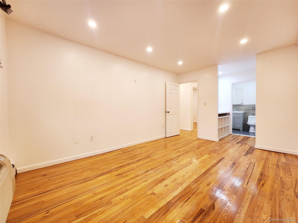 94-08 89 Avenue - Photo 12