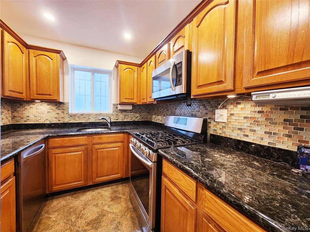 94-08 89 Avenue - Photo 9
