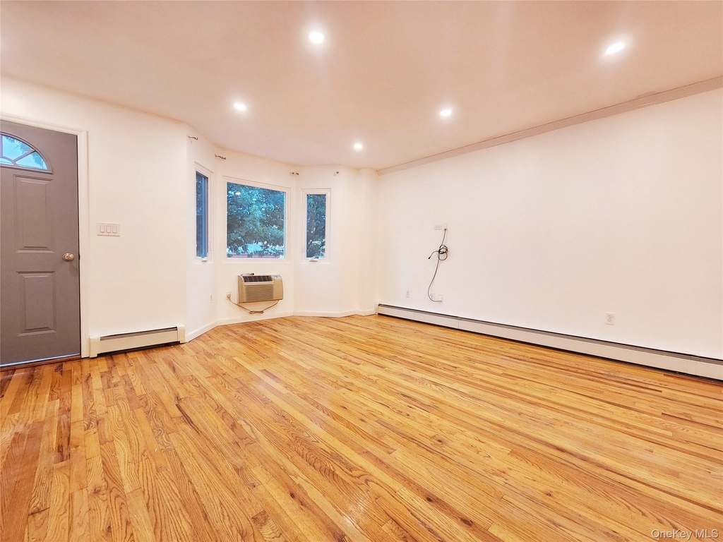 94-08 89 Avenue - Photo 2