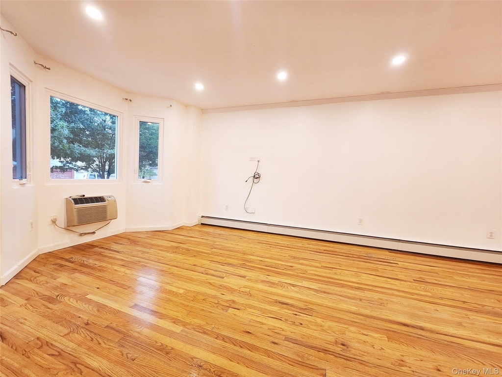 94-08 89 Avenue - Photo 3