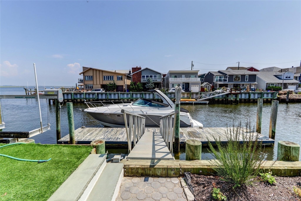 609 E Bay Drive - Photo 2