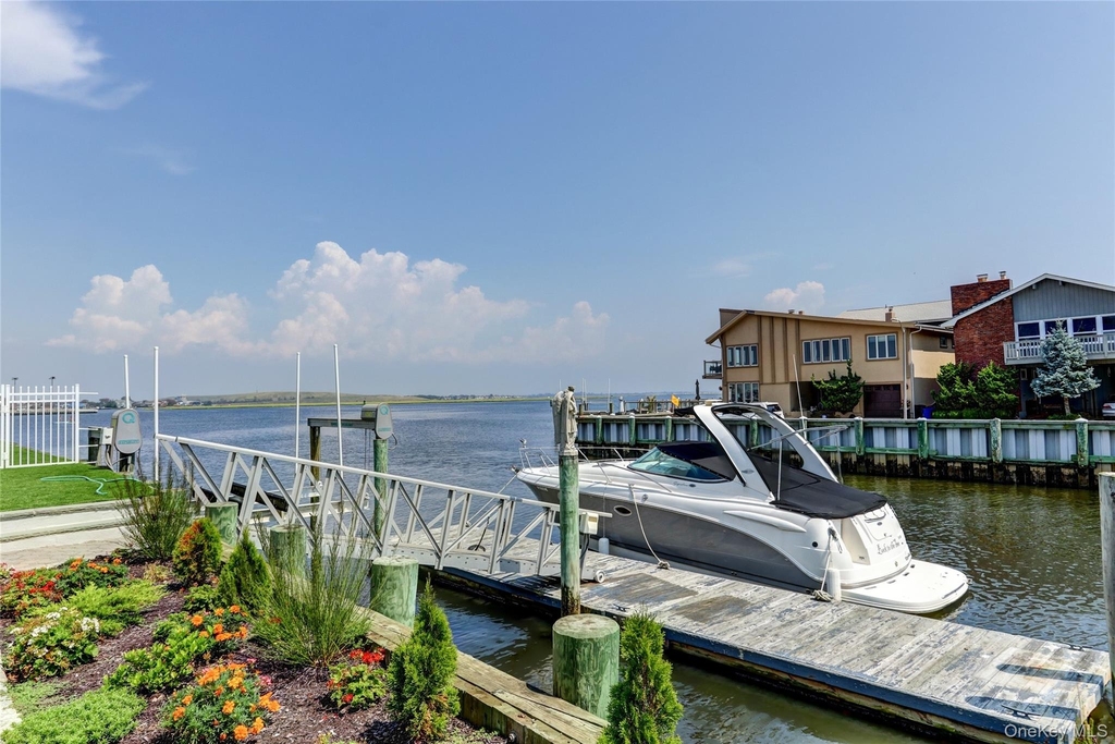 609 E Bay Drive - Photo 4