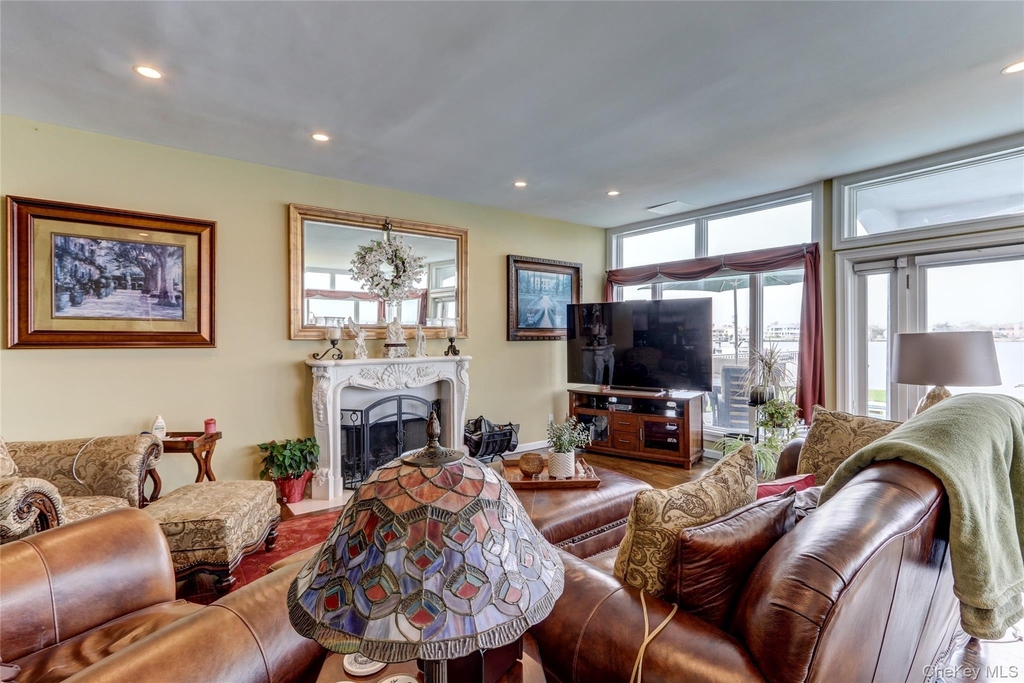 609 E Bay Drive - Photo 9