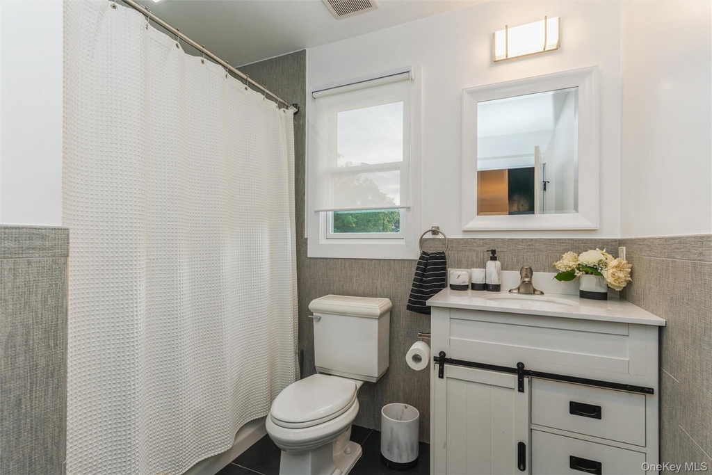 1402 Merrick Avenue - Photo 18