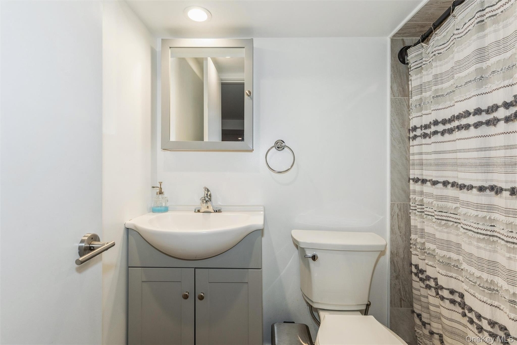 1402 Merrick Avenue - Photo 29