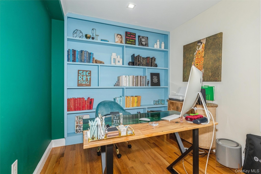 1402 Merrick Avenue - Photo 4