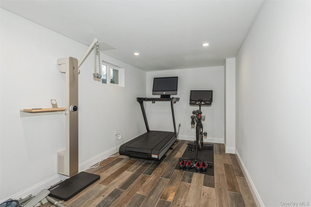 1402 Merrick Avenue - Photo 25