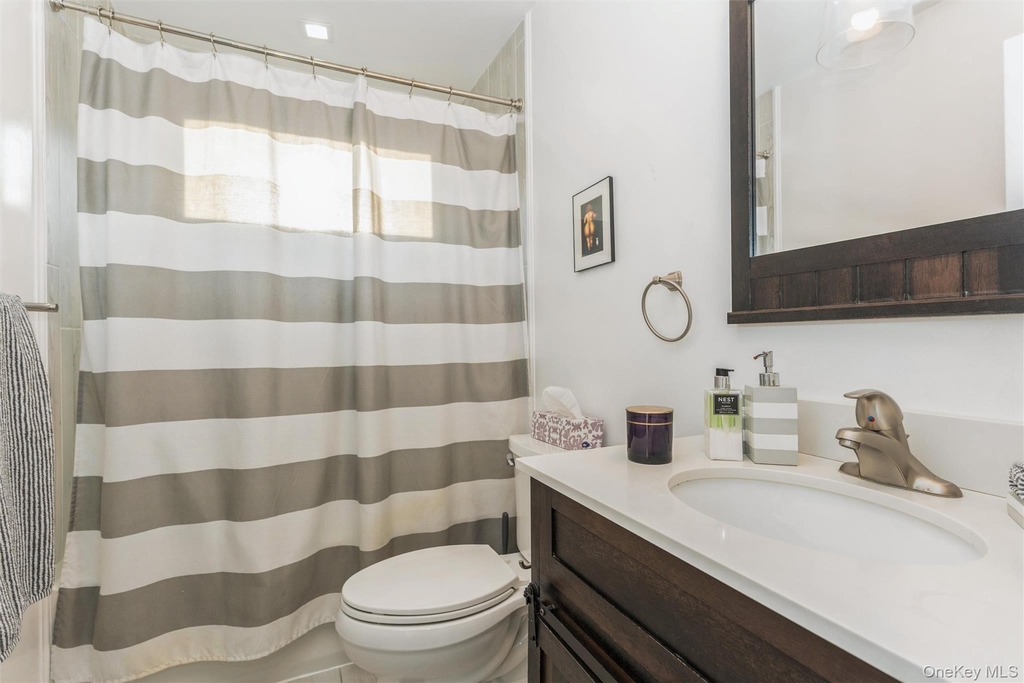 1402 Merrick Avenue - Photo 5