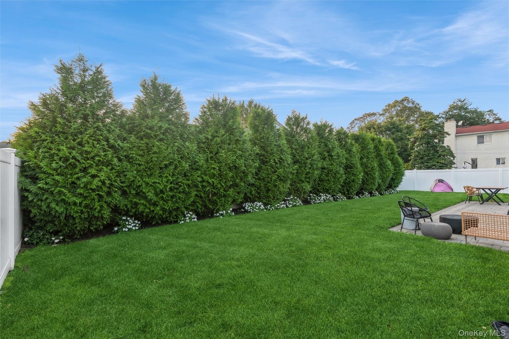 1402 Merrick Avenue - Photo 32