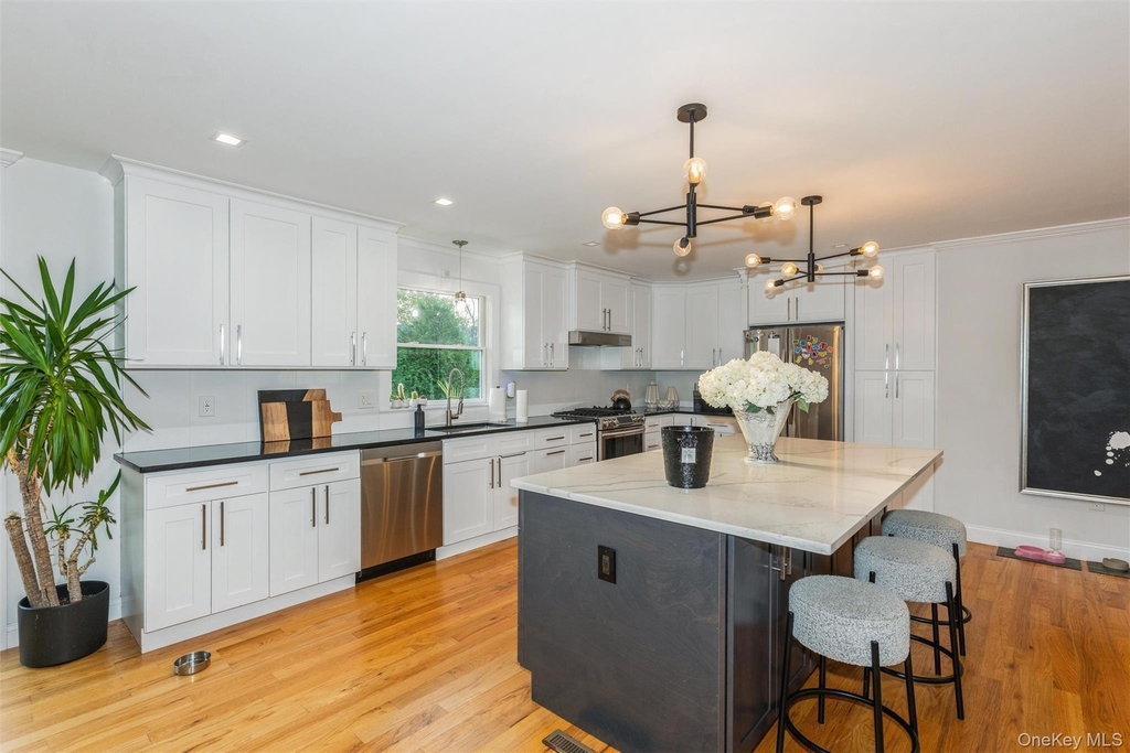 1402 Merrick Avenue - Photo 8