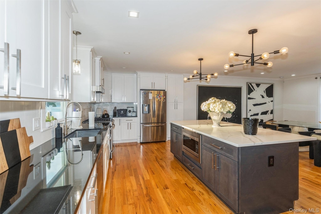 1402 Merrick Avenue - Photo 11