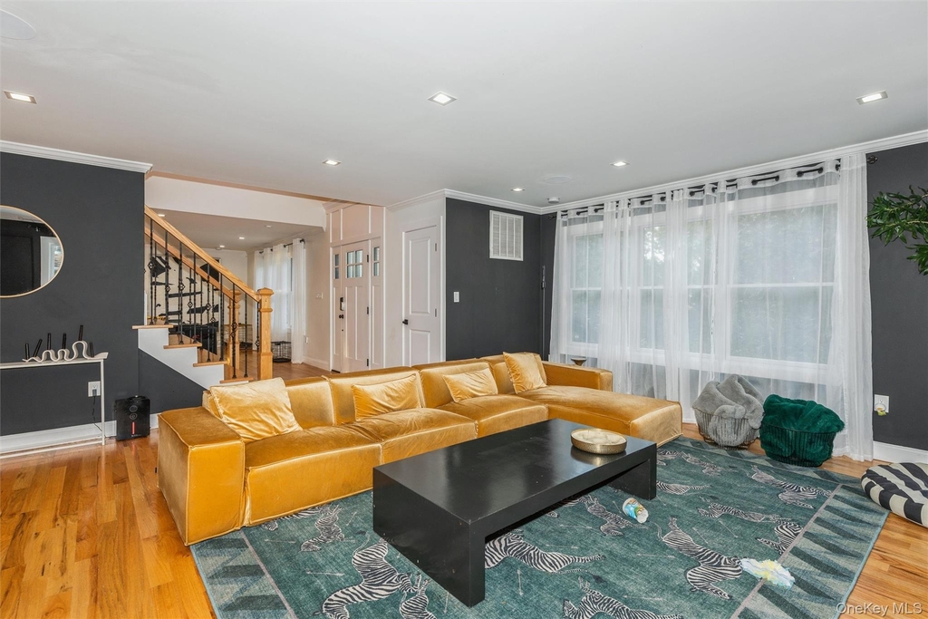 1402 Merrick Avenue - Photo 2