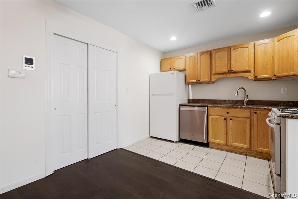 3 Charles Lane - Photo 5