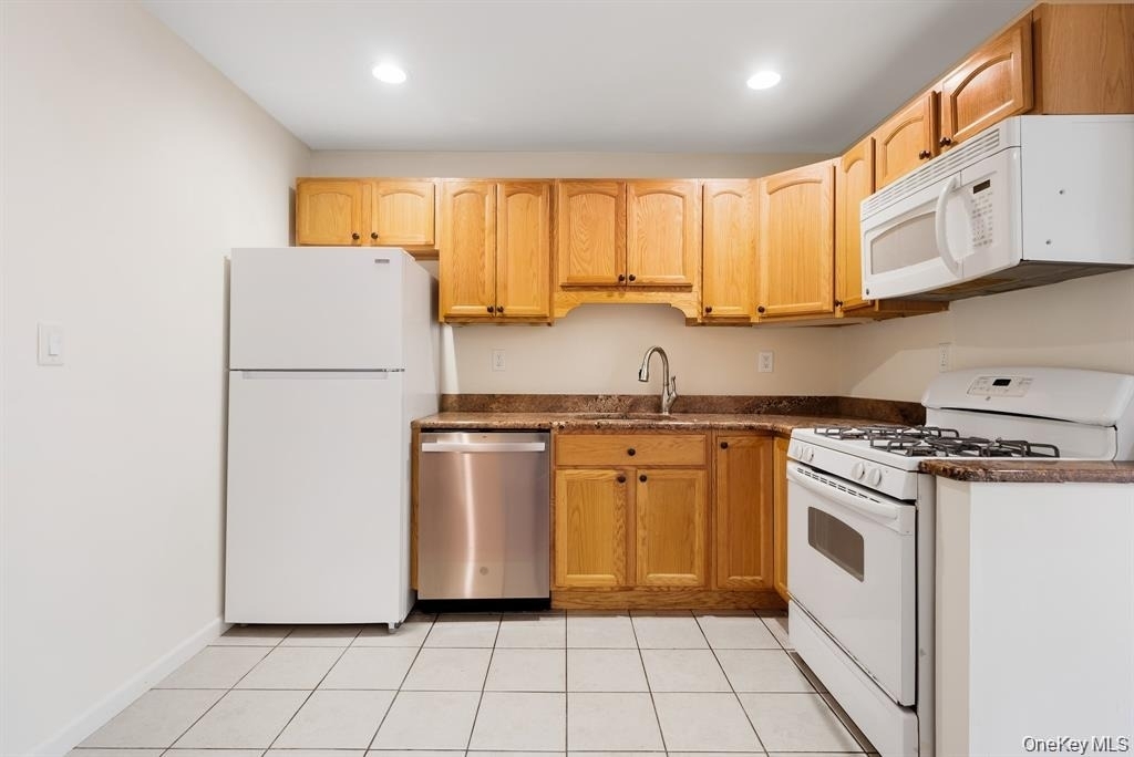3 Charles Lane - Photo 18