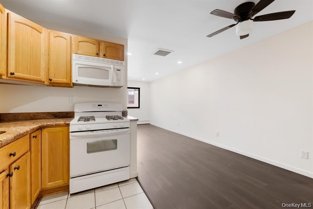 3 Charles Lane - Photo 2