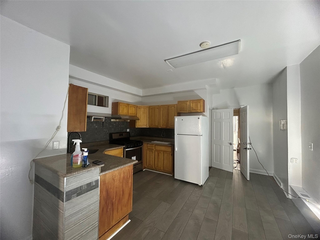 10713 Northern Boulevard - Photo 4