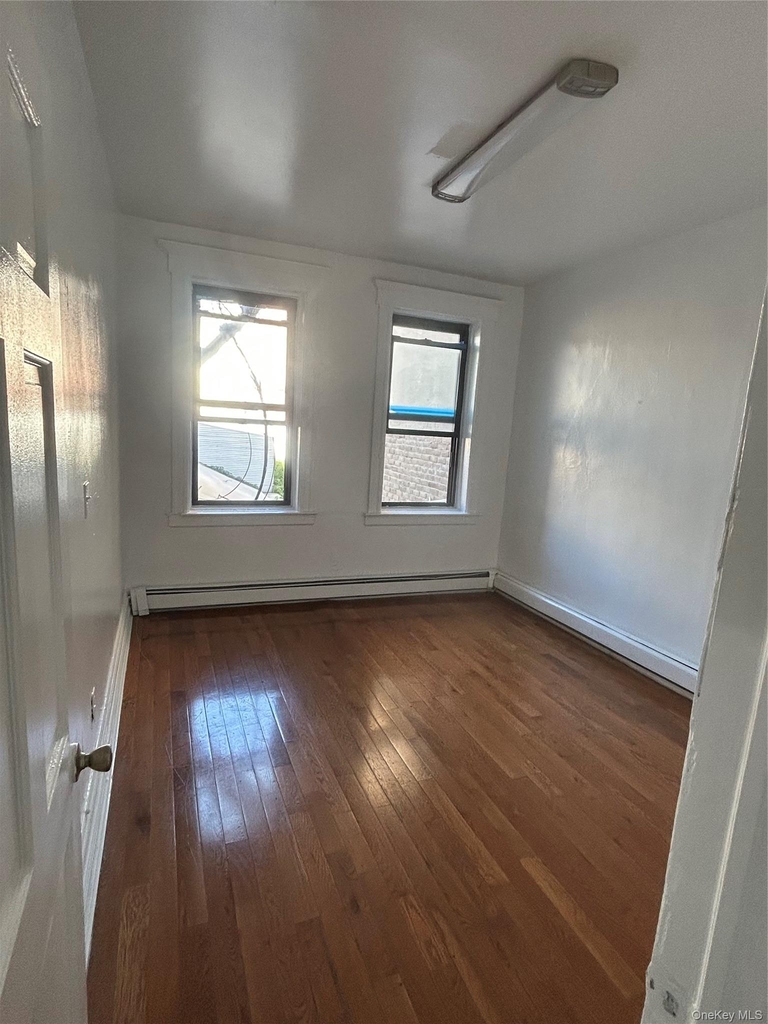 10713 Northern Boulevard - Photo 2