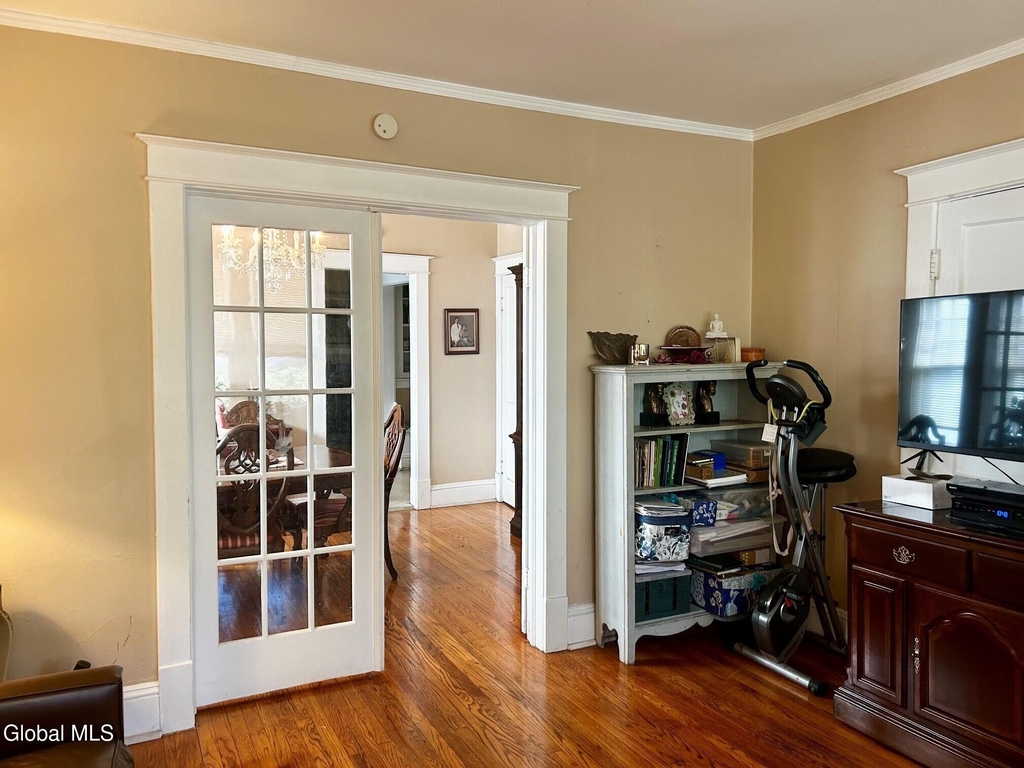 895 Park Avenue - Photo 6