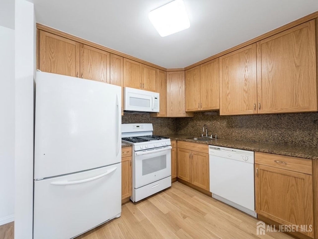 1013 Waterford Drive - Photo 11