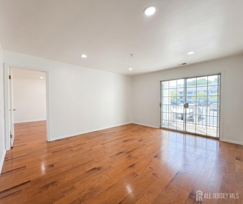 1013 Waterford Drive - Photo 3