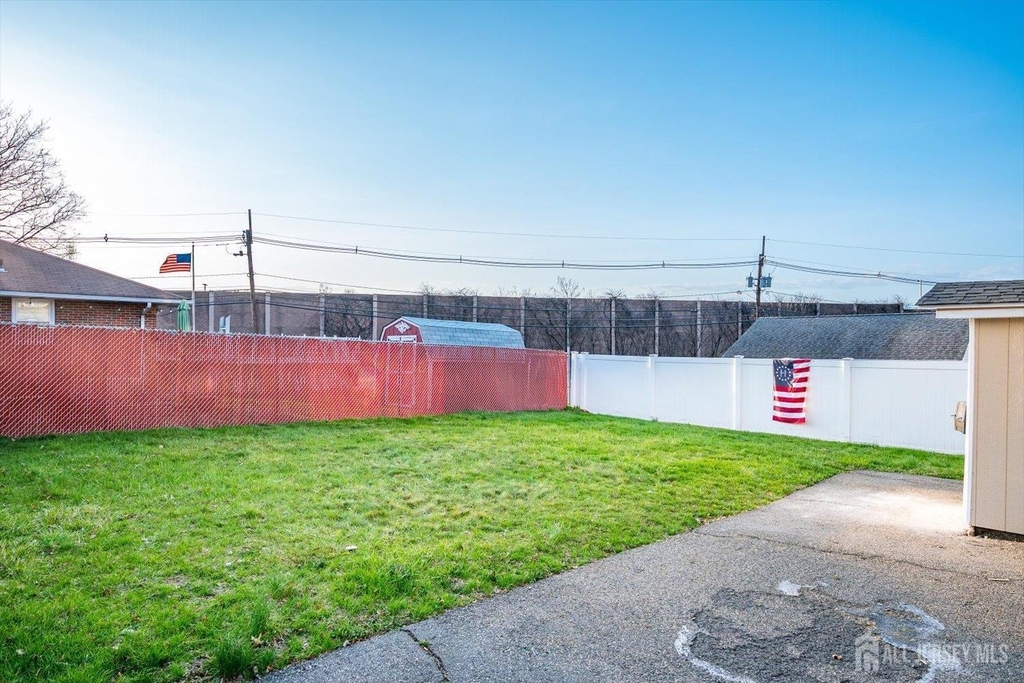 36 2nd Avenue - Photo 22