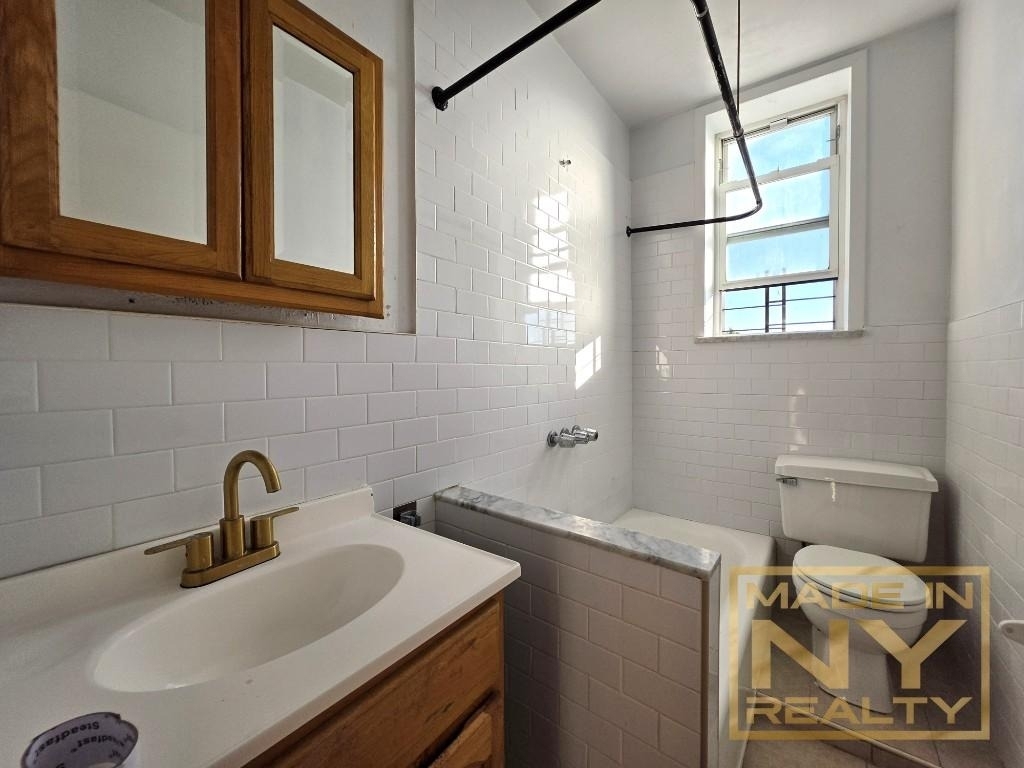 121-06 109th Avenue - Photo 4