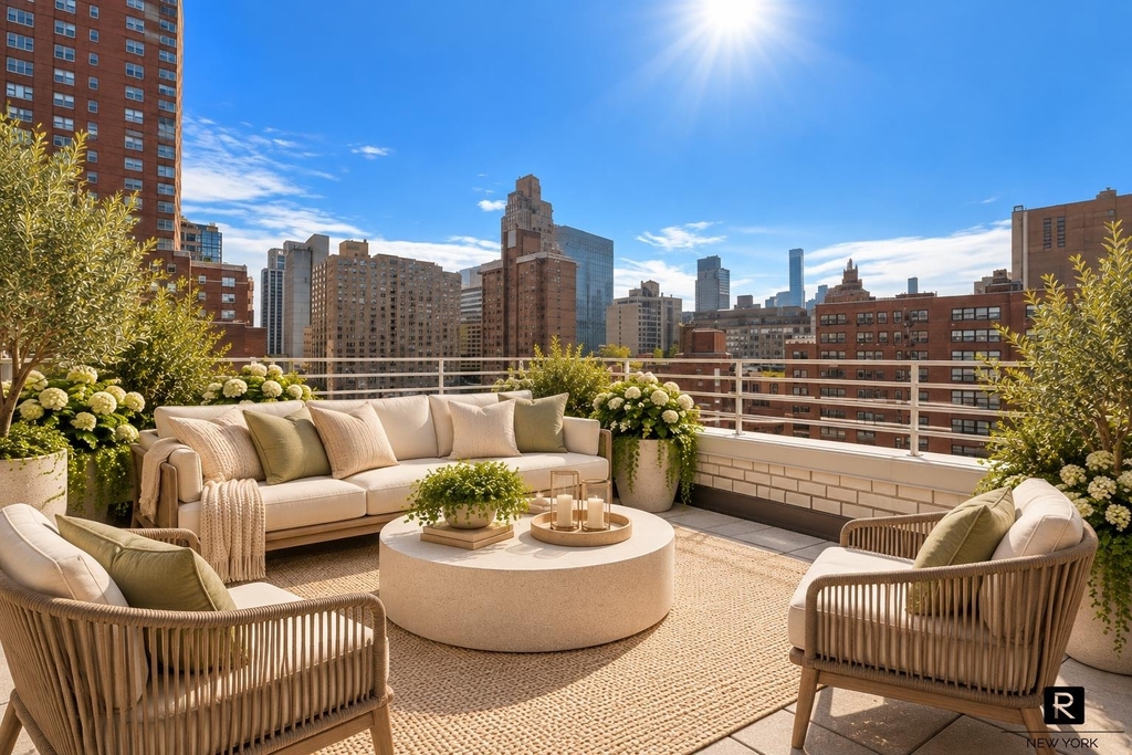 311 E 71st Street - Photo 8