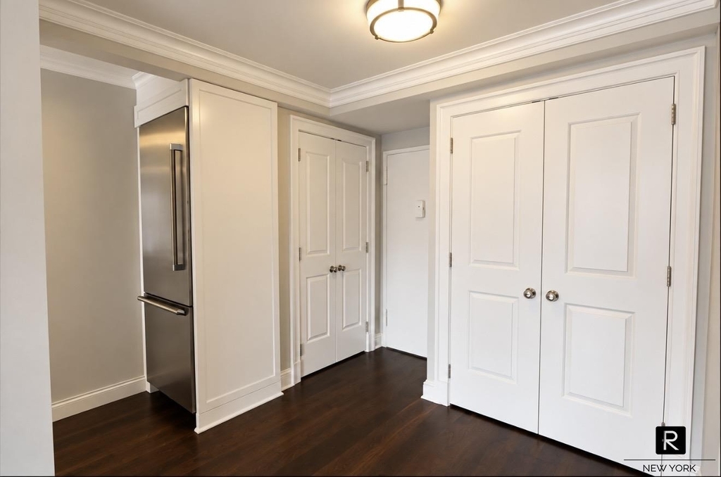 311 E 71st Street - Photo 3