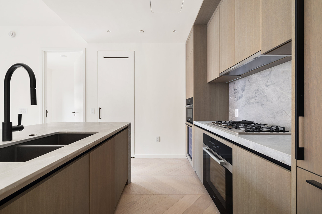 64 University Place - Photo 4