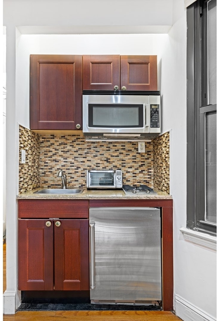 212 E 84th Street - Photo 4